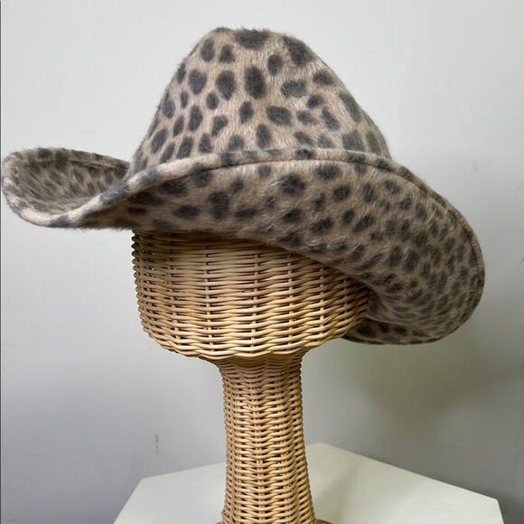 Women’s Eric Javits animal print fuzzy cowboy hat - Picture 1 of 5